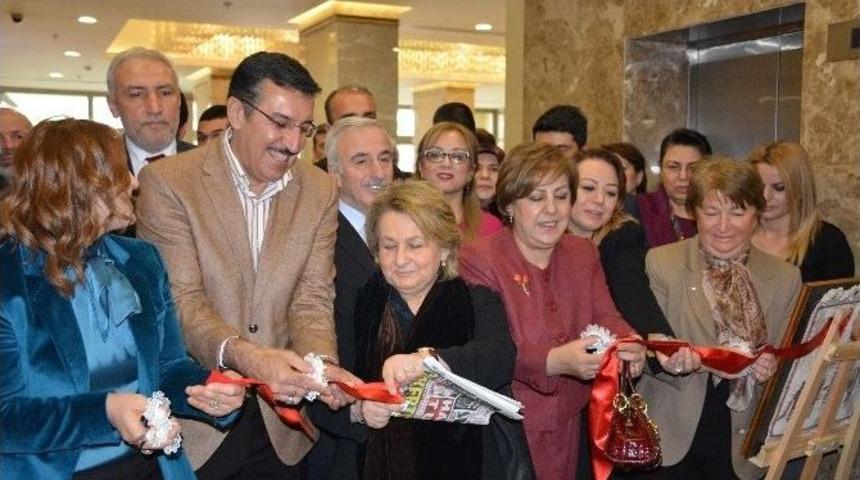 Bakan T&uuml;fenkci, İpek Halı Sergisinin A&ccedil;ılışını Ger&ccedil;ekleştirdi