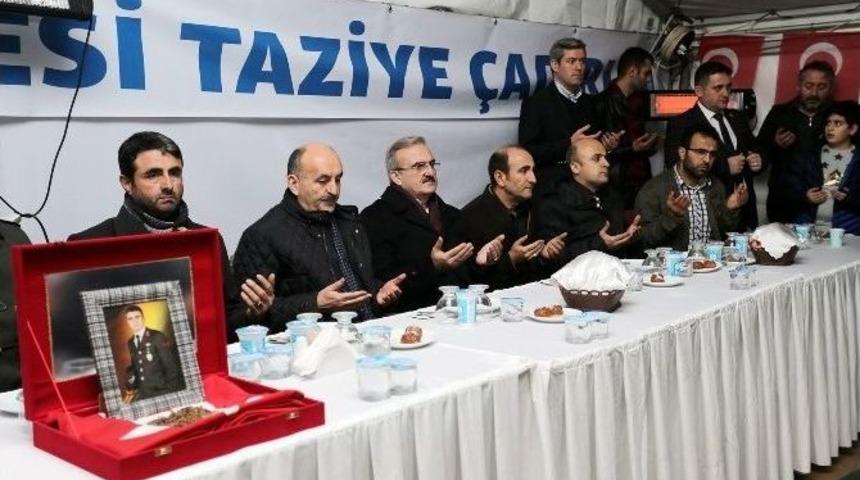 Bakan M&uuml;ezzinoğlu, Şehit Ailesine Ziyaret