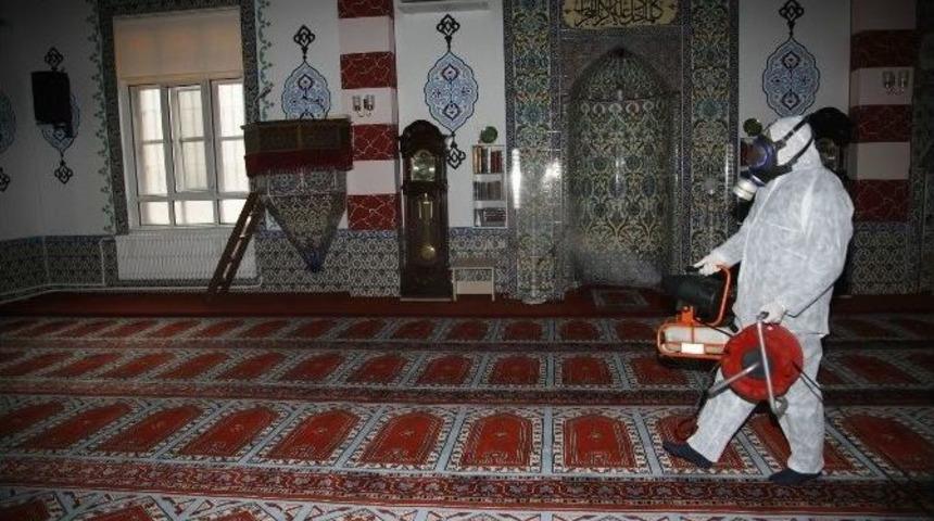 Camilerde Dezenfekte Ve İla&ccedil;lama &Ccedil;alışmaları