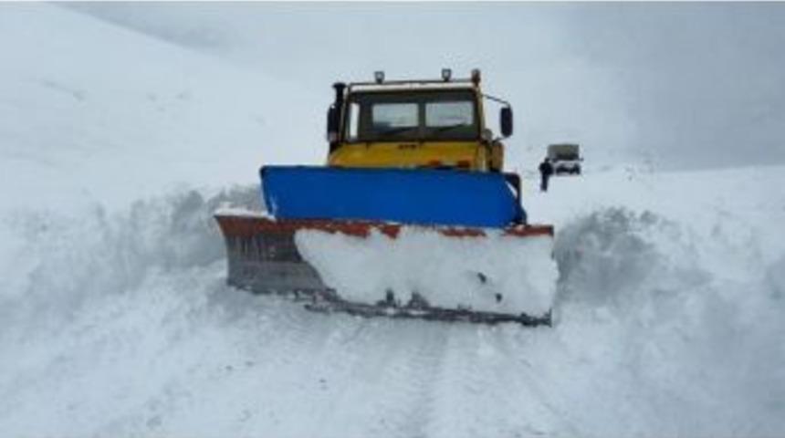 Erzurum&rsquo;da Kar Ve Tipi Nedeniyle Kapanan K&ouml;y Yolları Ulaşıma A&ccedil;ılıyor