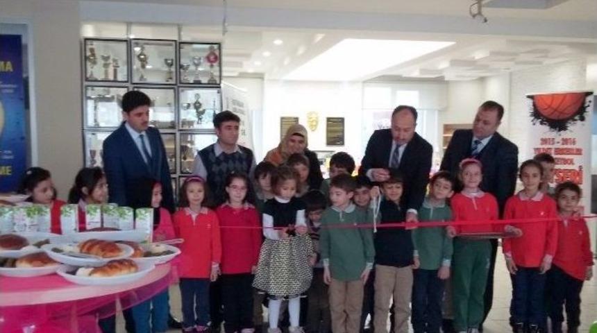 7 Yaşında İlk Kişisel Resim Sergisini A&ccedil;tı