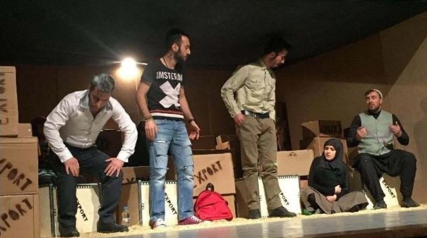 Bitlis&rsquo;te "nereye" Adlı Tiyatro Oyunu Sahnelendi