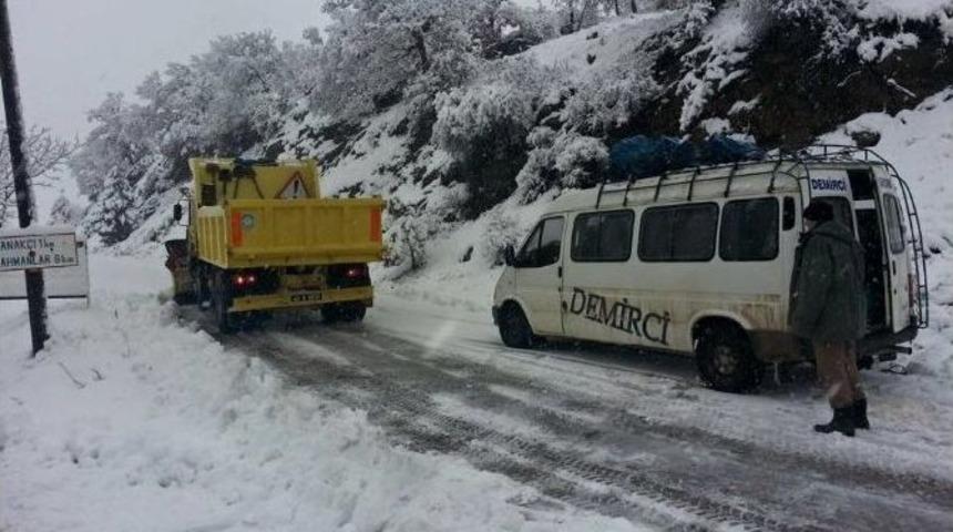B&uuml;y&uuml;kşehir G&ouml;rdes Ve Demirci&rsquo;de Kar M&uuml;cadelesi Başlattı
