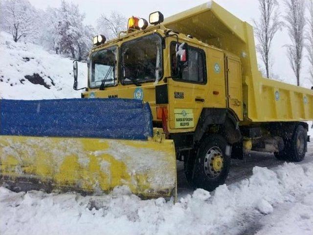 Büyükşehir Gördes Ve Demirci’de Kar Mücadelesi Başlattı