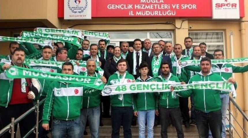 Milletvekili &Ouml;zt&uuml;rk&rsquo;ten 2 Bin Muğlaspor Kaşkolu