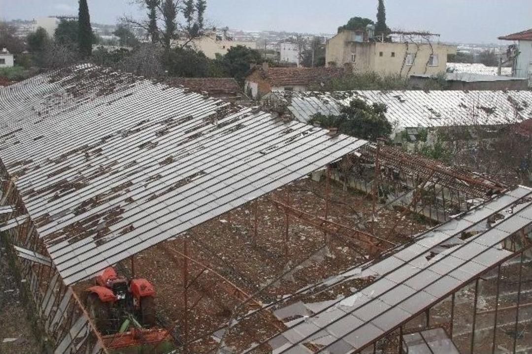 Fırtına Ve Hortum Antalya&rsquo;da Seraları Yerle Bir Etti