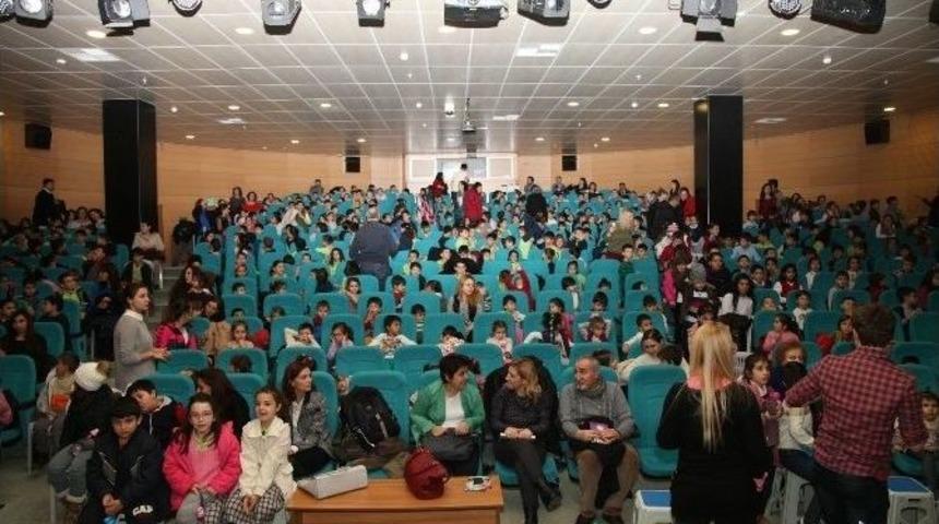 İlk G&ouml;sterime 600 Seyirci Katıldı