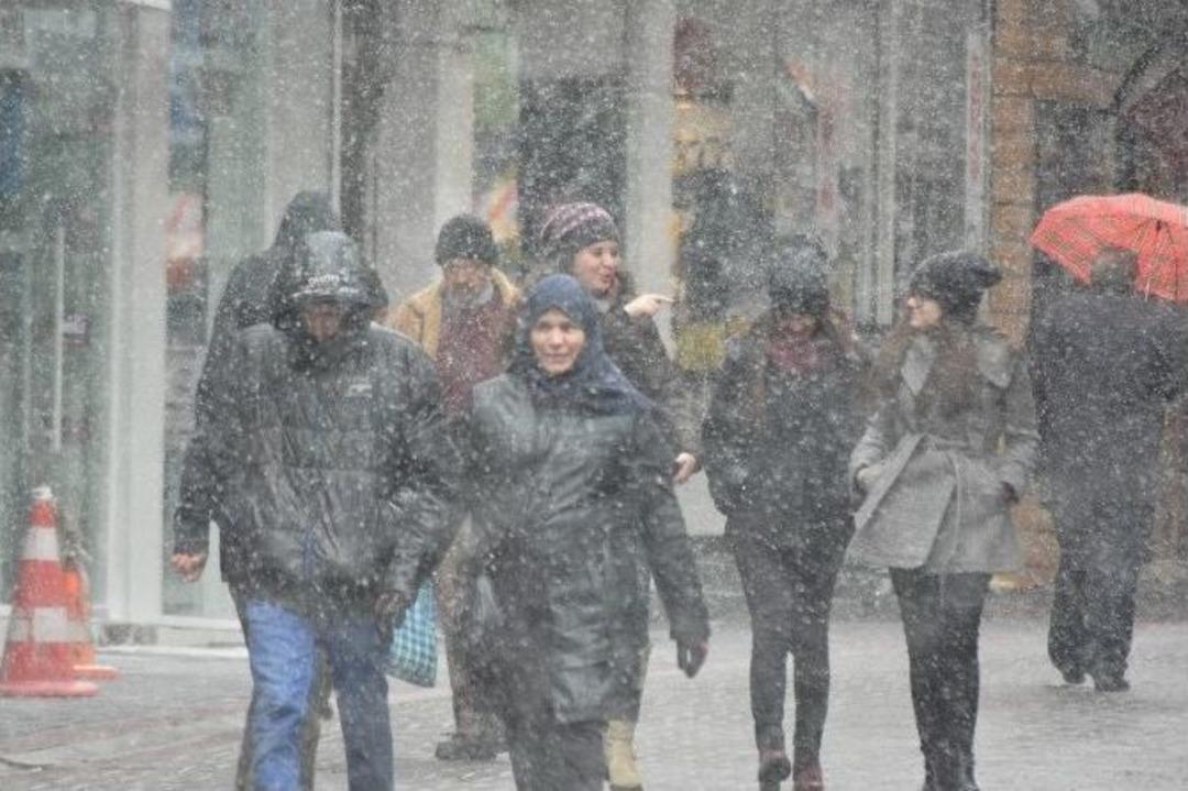 Balıkesir&rsquo;de Kar