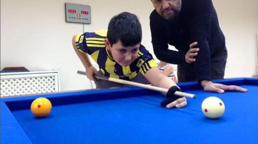 D&uuml;zceli Gen&ccedil;ler Bilardo &Ouml;ğreniyor