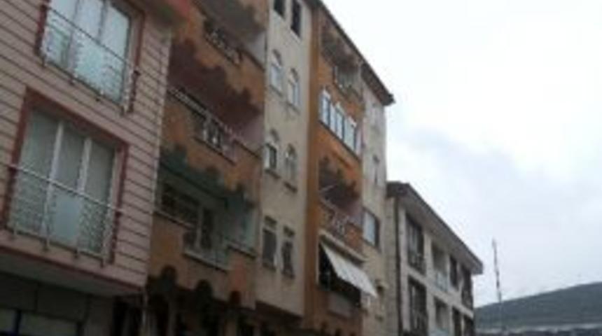 Bursa&rsquo;da Tehlike Sa&ccedil;an Apartman Yıkılamıyor