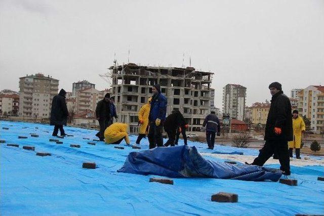 Rüzgar Erü’de Ağaçları Devirdi, Kongre Merkezi’nin Çatısını Uçurdu