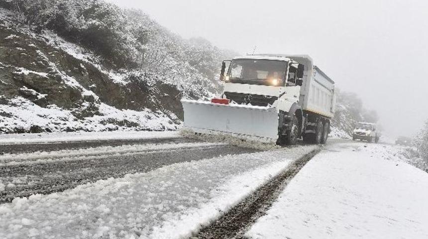 Kar, İzmir&rsquo;de Hayatı Olumsuz Etkiledi