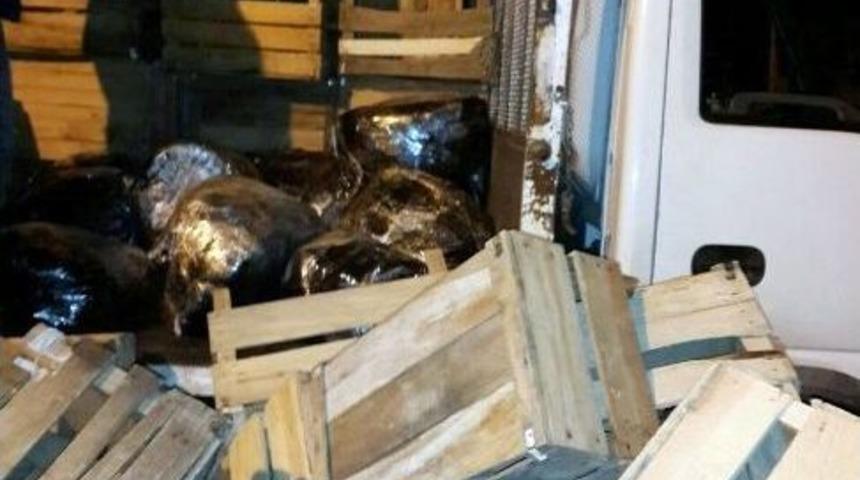 Sebze Meyve Kasalarının Arasından 84 Kilo Esrar &Ccedil;ıktı