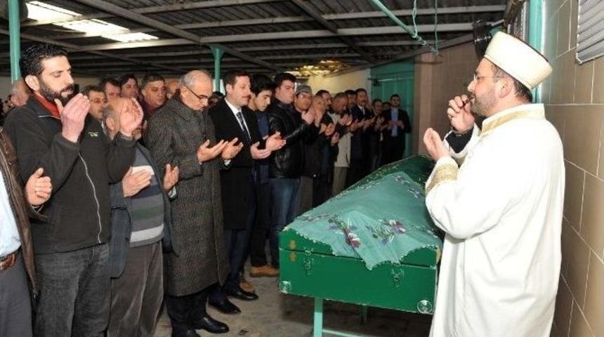 Başkan Yılmaz, Daire Başkanını Acı G&uuml;n&uuml;nde Yalnız Bırakmadı