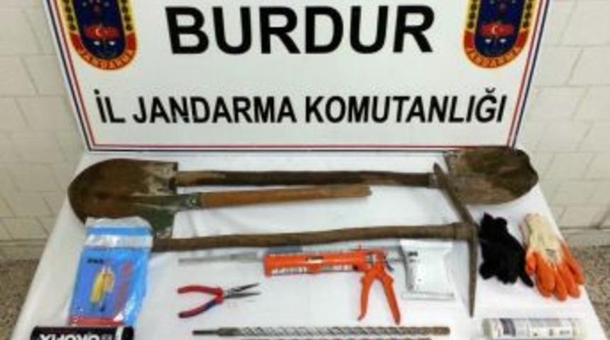 Karain Mağarası&rsquo;nda Kadınlı Erkekli Ka&ccedil;ak Kazı