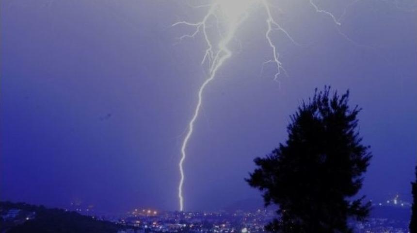 Bodrum’da Fırtına Sonrası Yağmur Etkili Oldu