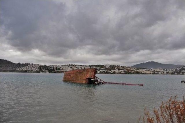 Bodrum’da Fırtına Sonrası Yağmur Etkili Oldu