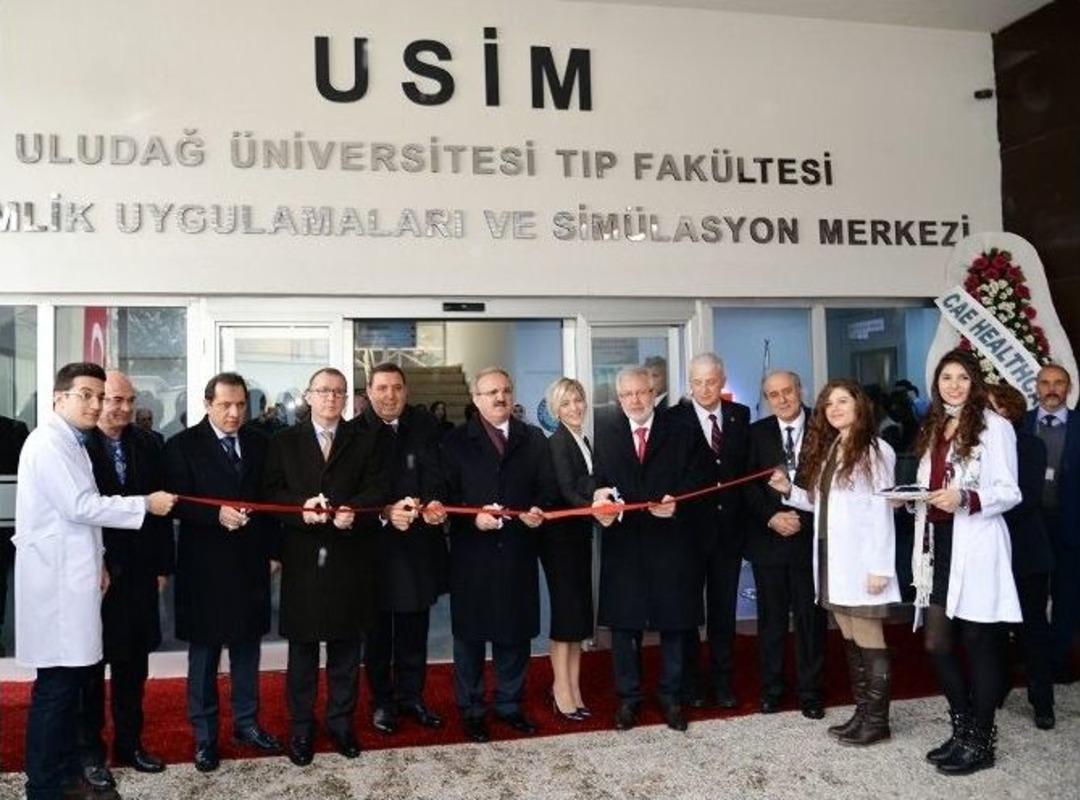 Bu &Uuml;niversitede Mankenler Ameliyat Edilecek