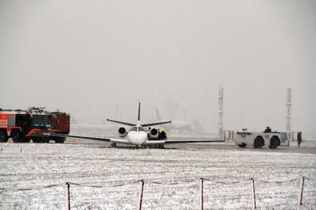 Adnan Polat&rsquo;ın İ&ccedil;inde Bulunduğu Jet, Havalimanı&rsquo;nda Pistten &Ccedil;ıktı