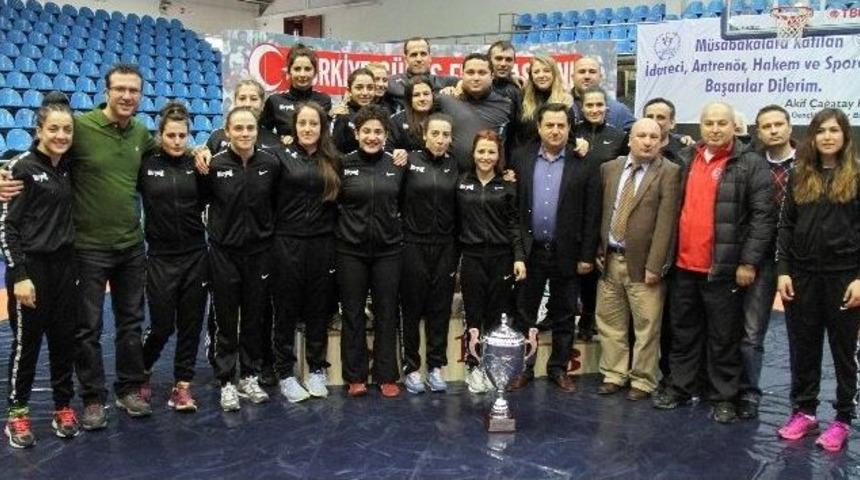 B&uuml;y&uuml;k Bayanlarda T&uuml;rkiye&rsquo;nin En B&uuml;y&uuml;ğ&uuml; Trakya Birlik