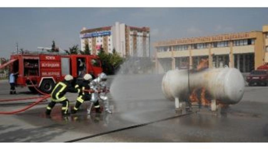 Konya&rsquo;da İtfaiye 2015&rsquo;te 8 Bin 296 Yangına M&uuml;dahale Etti