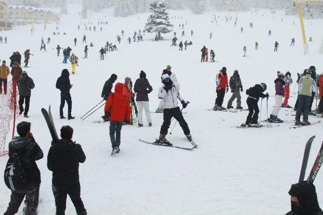 Uludağ&rsquo;da Kar Yağdı, Pistler Doldu Taştı