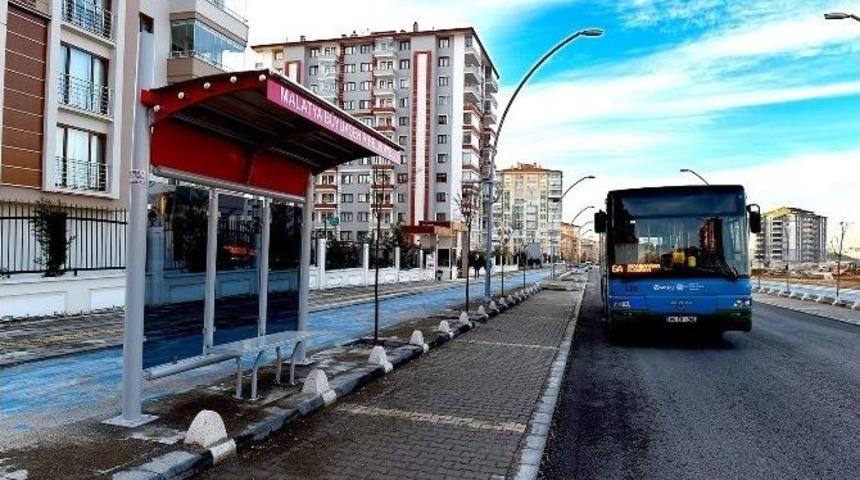 Eskiyen Otob&uuml;s Durakları Yenileniyor