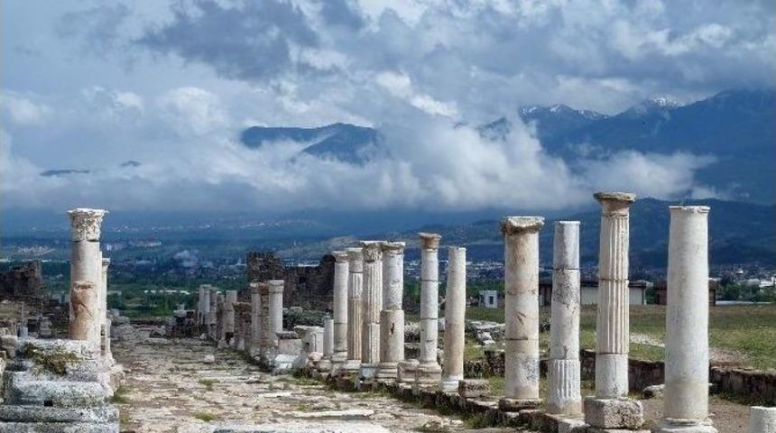 Laodikya&rsquo;da Binlerce Eser G&uuml;n Y&uuml;z&uuml;ne &Ccedil;ıkarıldı