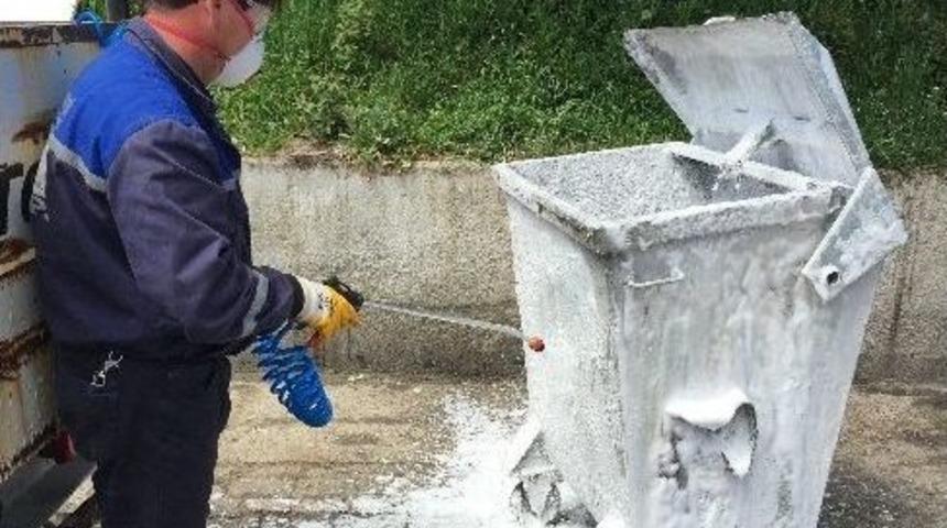 Kastamonu Belediyesi, &Ccedil;&ouml;p Konteynırlarını Temizledi