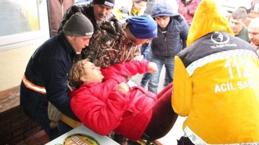 Eşiyle Tartışan Kadın Sokak Ortasında Bayıldı