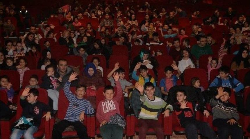 &Ccedil;ocuklar Tiyatro Keyfini Yaşamaya Devam Ediyor