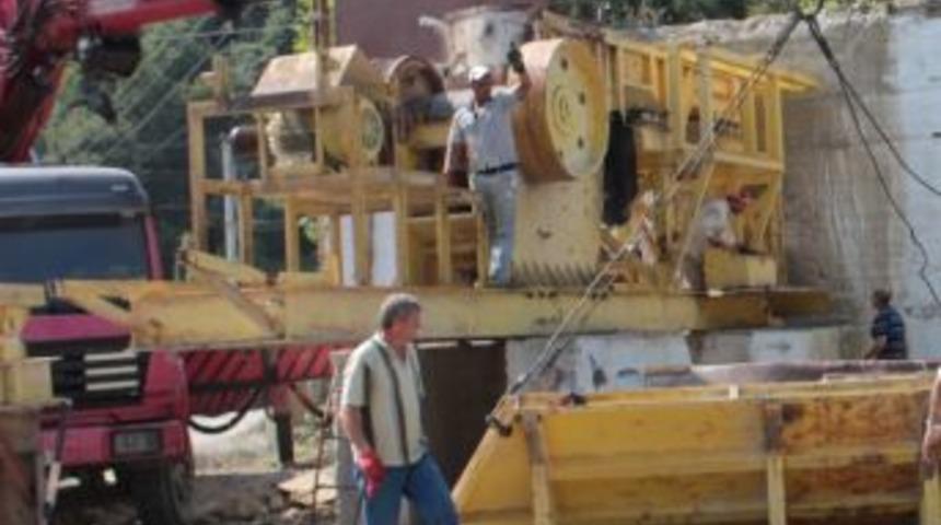 Ala&ccedil;am&rsquo;a Taş Kırma Makinesi