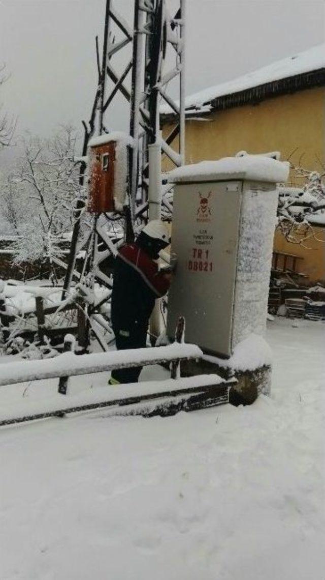 Uedaş Ekiplerinin Kar Mesaisi