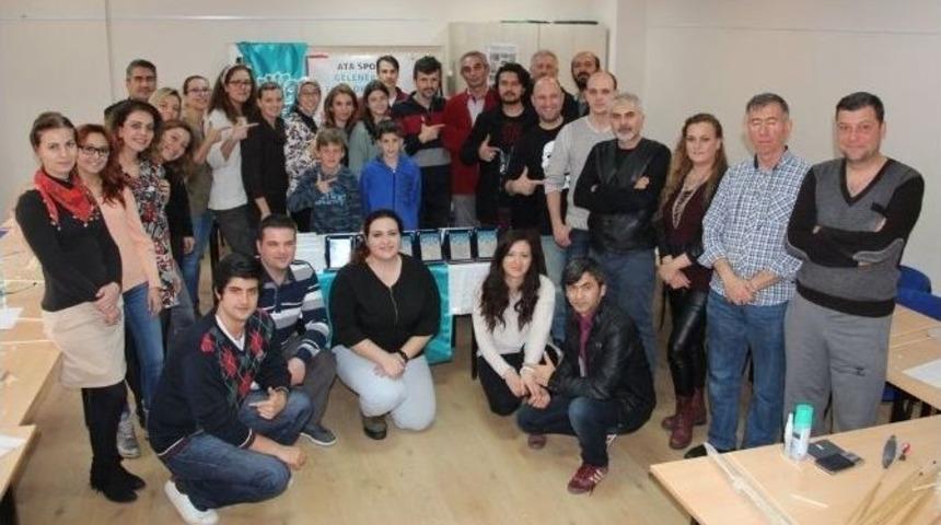 Geleneksel Ok Yapımı Kursunda Sertifika Sevinci