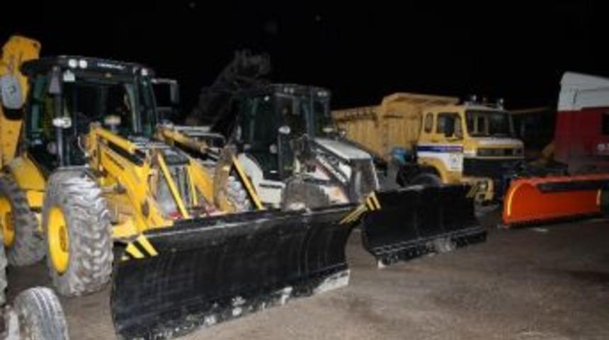 Adapazarı Belediyesi Karla M&uuml;cadeleye Hazır