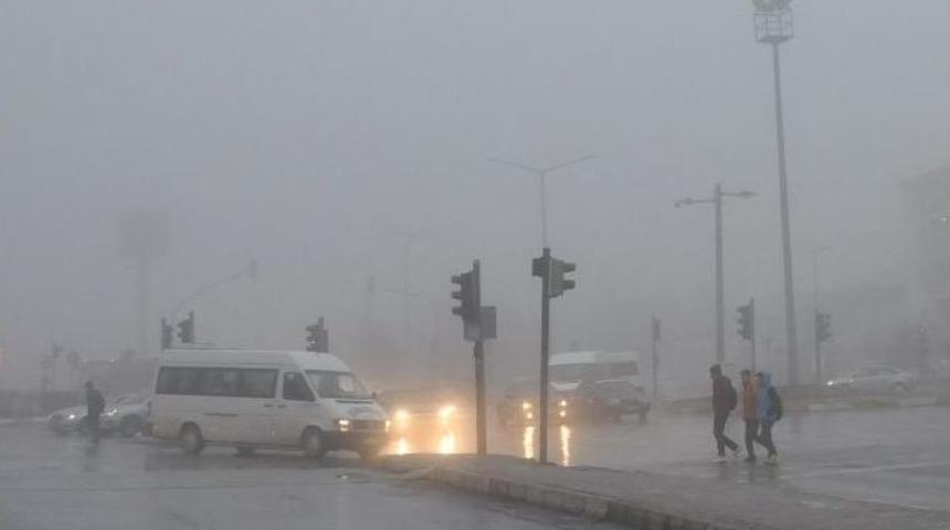 Uşak&rsquo;ta Yoğun Sis Hayatı Olumsuz Etkiledi