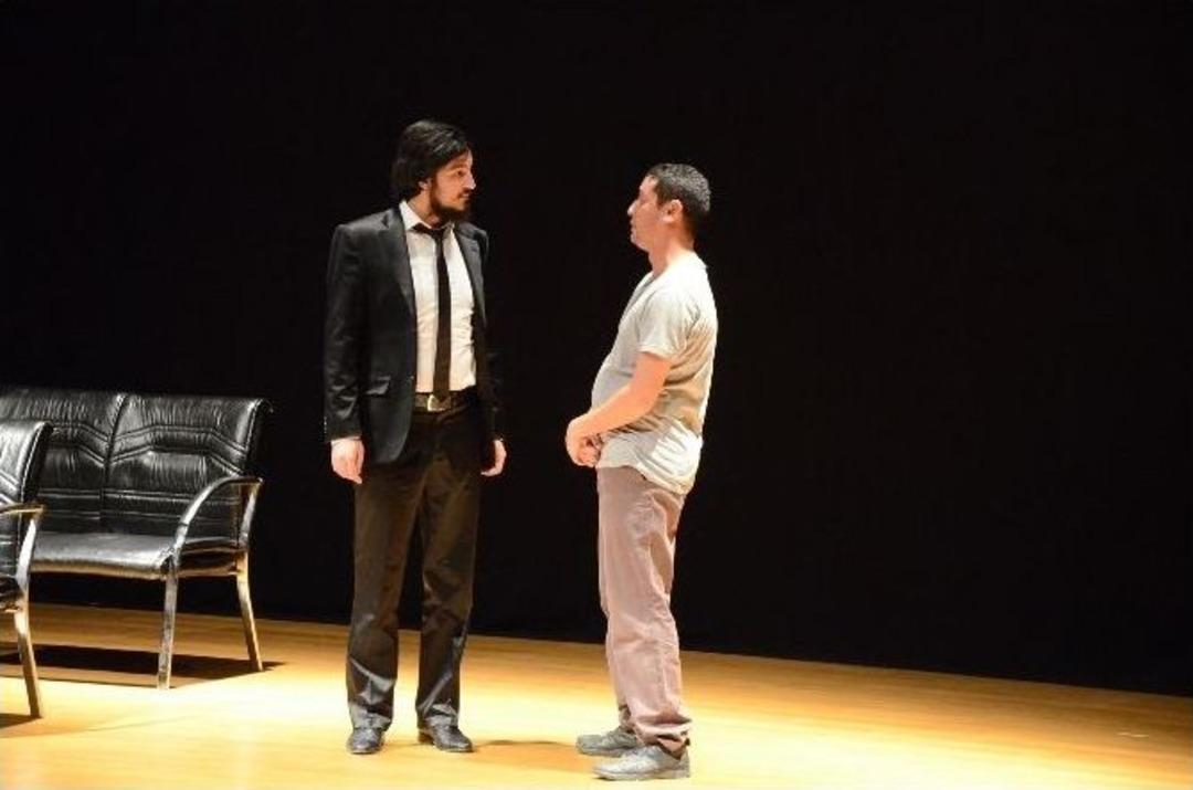 &ldquo;kara Sohbet&rdquo; Adlı Oyun Seyircisi İle Buluştu