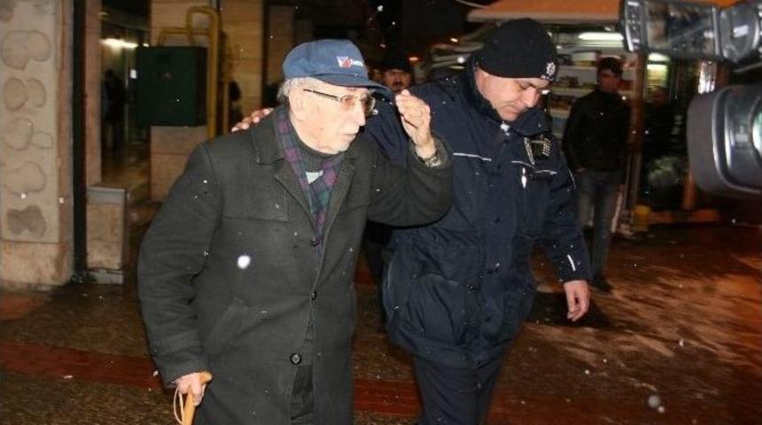 91 Yaşındaki Adamın 90 Bin Lirasını Dolandırdılar...