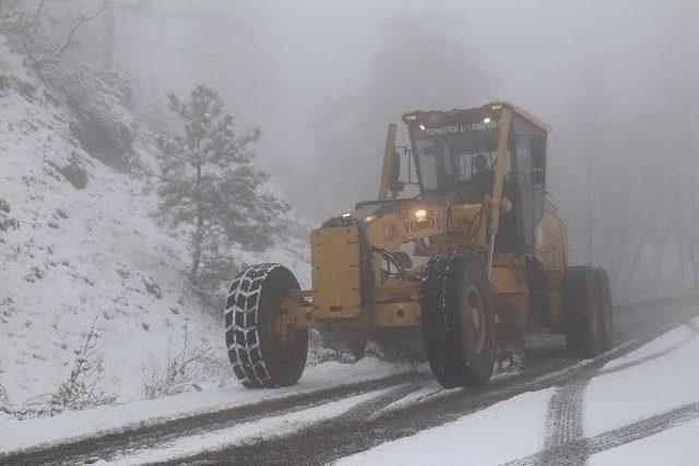 Tüm Yollar Kar Mesaisiyle Kontrol Altında