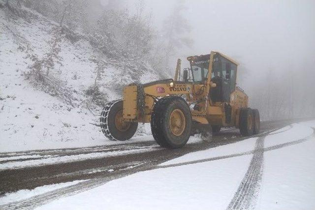 Tüm Yollar Kar Mesaisiyle Kontrol Altında