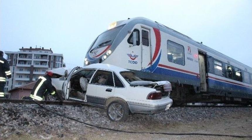 Yolcu Treni Otomobile &Ccedil;arptı: 1 &Ouml;l&uuml;
