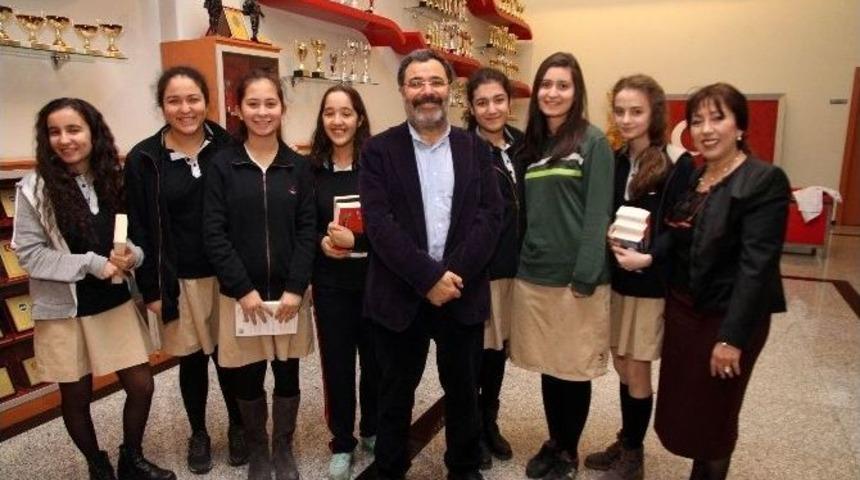 Yazar Ahmet &Uuml;mit &Ouml;zel Sanko Okullarında