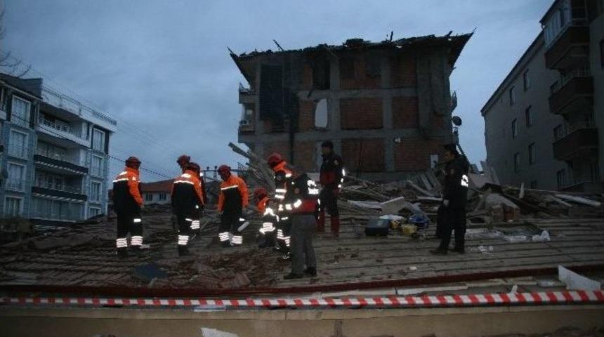 Yozgat&rsquo;ın Yerk&ouml;y İl&ccedil;esinde Depremde Hasar G&ouml;ren 5 Katlı Bina &Ccedil;&ouml;kt&uuml;
