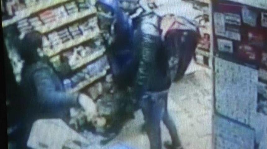 Büfe Sahibi Kadın, İki Soyguncuya Tek Başına Direndi