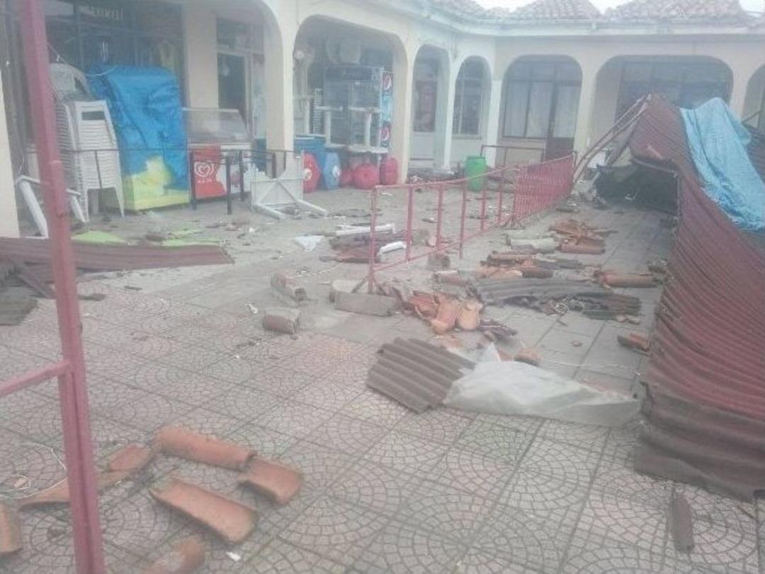 Fırtına &Ccedil;atıları U&ccedil;urdu, Ağa&ccedil;ları K&ouml;k&uuml;nden S&ouml;kt&uuml;