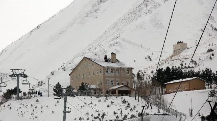 Jandarma Karakoluna &Ccedil;ığ D&uuml;şt&uuml;: 1 Asker Yaralı