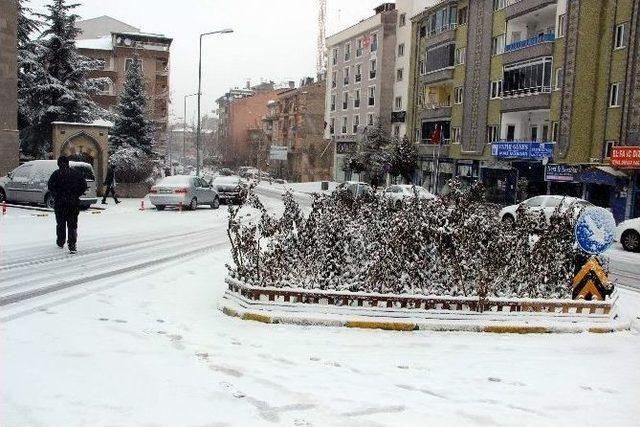 Nevşehir’de Kar Yağışı Etkili Oluyor