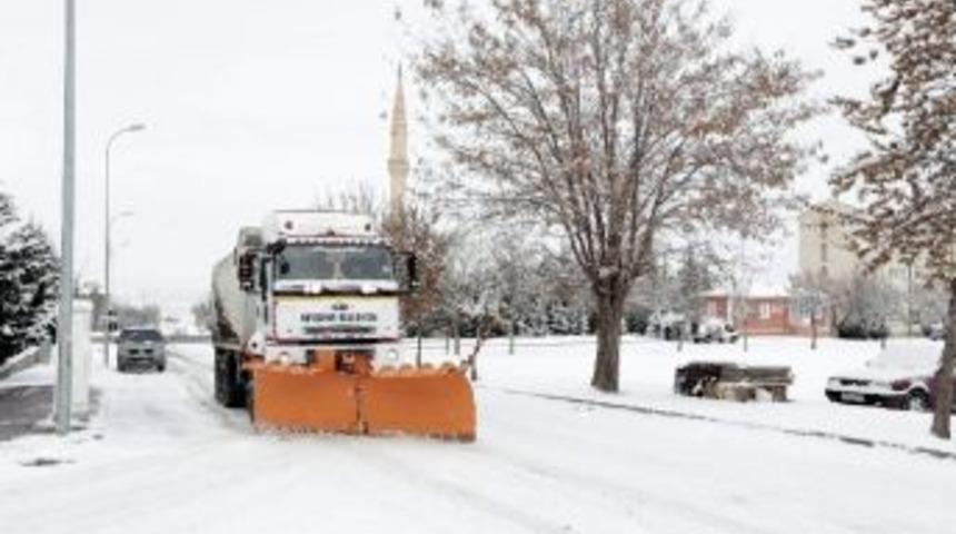 Nevşehir&rsquo;de Tuzlama &Ccedil;alışmaları Aralıksız S&uuml;r&uuml;yor
