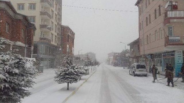 Acıgöl’de Kar Kalınlığı 10 Santimetreye Ulaştı