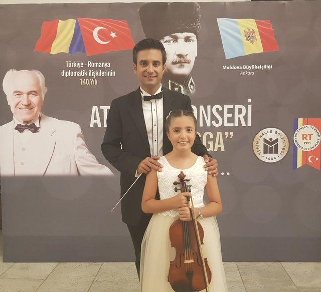 Minik Elif, ünlü bestecinin eserlerini kemanıyla seslendirdi